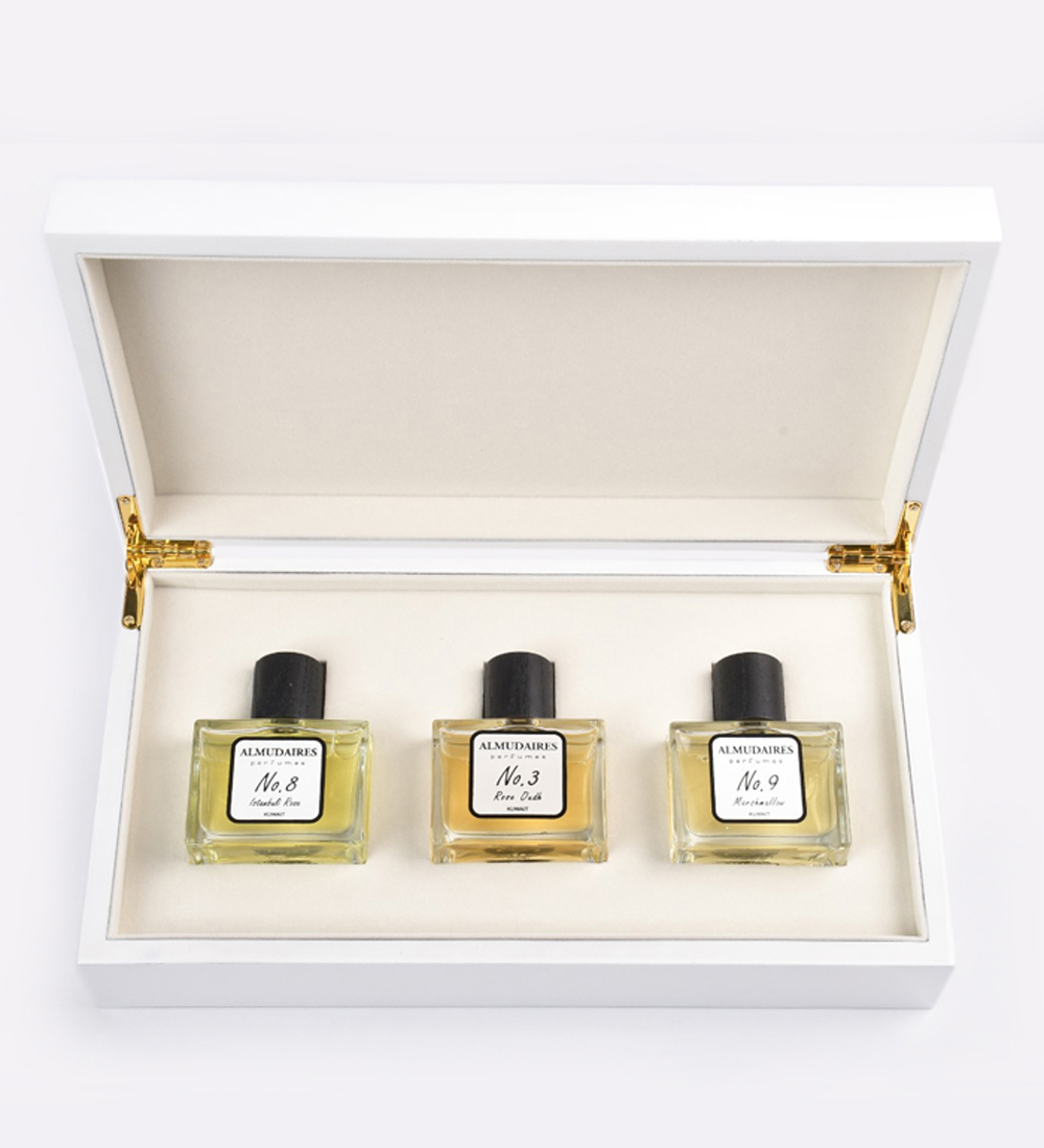 3 علبة عطور بيضاء